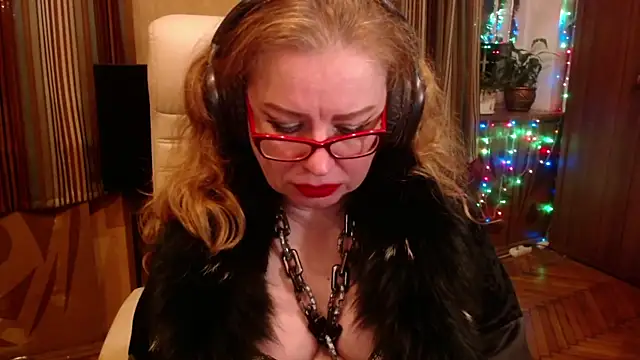 Snapshot of Miss_Tress chatting on 11/06/25, 10:47 Miss Tress online show from 11/06/25, 10:47