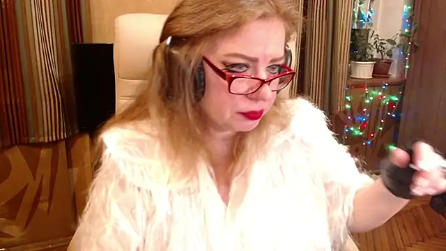 Snapshot of Miss_Tress chatting on 07/08/26, 09:37 Miss Tress online show from 07/08/26, 09:37