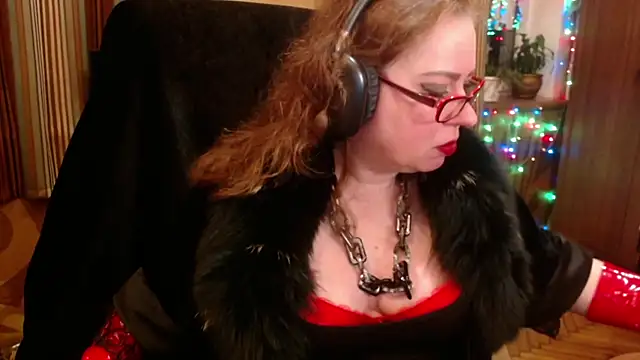 Snapshot of Miss_Tress chatting on 10/17/25, 06:43 Miss Tress online show from 10/17/25, 06:43