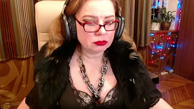 Snapshot of Miss_Tress chatting on 12/14/25, 10:37 Miss Tress online show from 12/14/25, 10:37