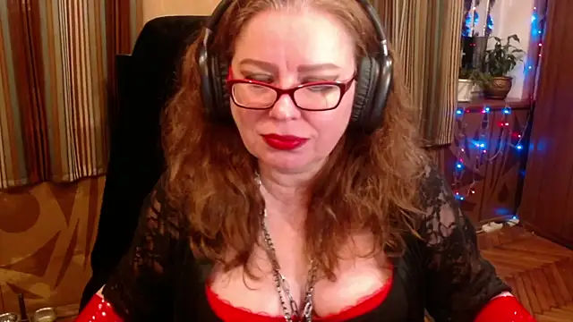 Snapshot of Miss_Tress chatting on 10/13/25, 11:27 Miss Tress online show from 10/13/25, 11:27