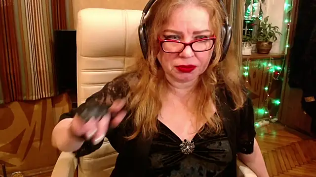 Snapshot of Miss_Tress chatting on 12/02/25, 12:11 Miss Tress online show from 12/02/25, 12:11