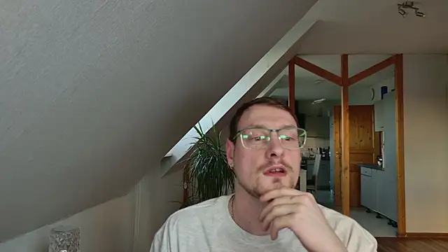 Snapshot of Relsxboy chatting on 03/12/25, 05:07 Relsxboy online show from 03/12/25, 05:07