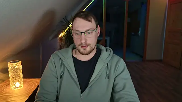 Snapshot of Relsxboy chatting on 02/27/25, 05:16 Relsxboy online show from 02/27/25, 05:16