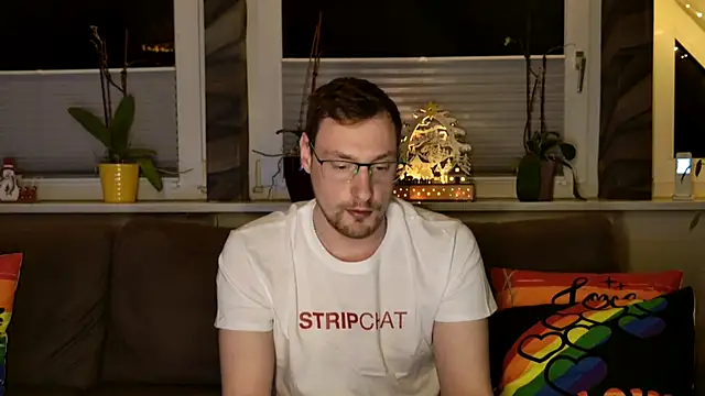 Snapshot of Relsxboy chatting on 12/03/24, 05:17 Relsxboy online show from 12/03/24, 05:17