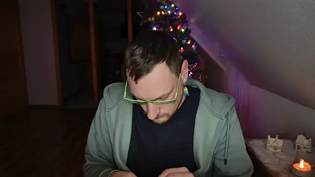 Snapshot of Relsxboy chatting on 12/27/24, 05:05 Relsxboy online show from 12/27/24, 05:05