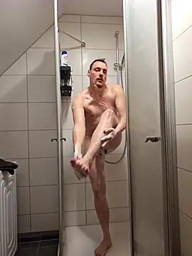 Snapshot of Relsxboy chatting on 12/27/24, 08:07 Relsxboy online show from 12/27/24, 08:07