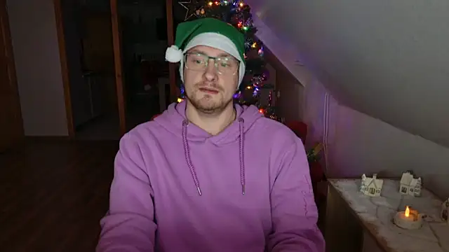 Snapshot of Relsxboy chatting on 12/23/24, 08:36 Relsxboy online show from 12/23/24, 08:36