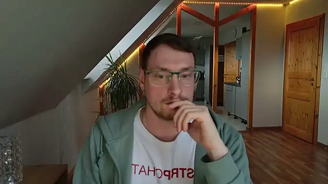 Snapshot of Relsxboy chatting on 03/13/25, 05:07 Relsxboy online show from 03/13/25, 05:07