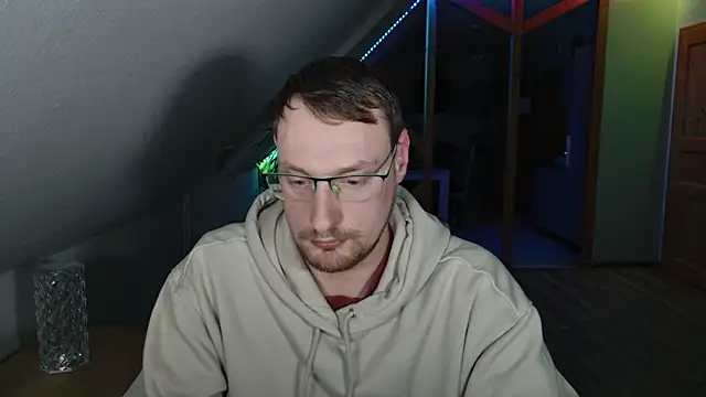 Snapshot of Relsxboy chatting on 03/05/25, 09:48 Relsxboy online show from 03/05/25, 09:48