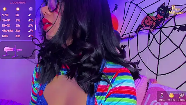 SenniaBella online show from 10/31/25, 01:30