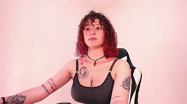 Snapshot of valent_27 chatting on 02/20/25, 03:45 valent 27 online show from 02/20/25, 03:45