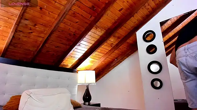 Snapshot of Tom_Bailey chatting on 12/18/25, 12:53 Tom Bailey online show from 12/18/25, 12:53