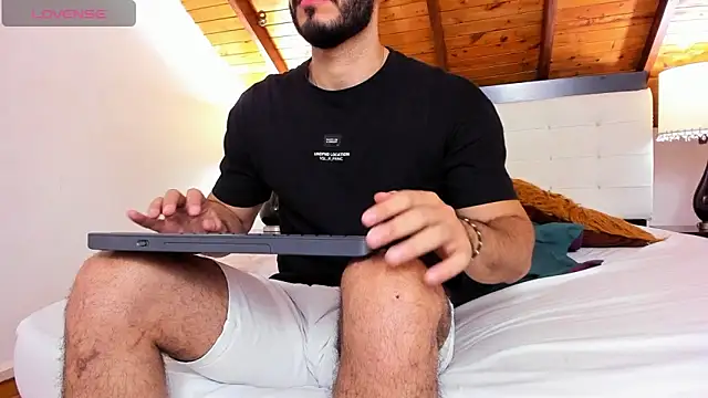 Snapshot of Tom_Bailey chatting on 09/17/25, 12:40 Tom Bailey online show from 09/17/25, 12:40