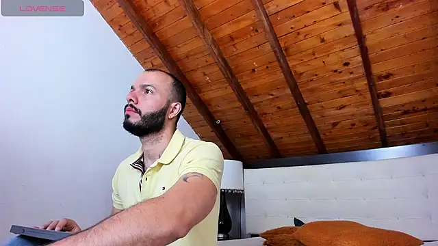 Snapshot of Tom_Bailey chatting on 09/28/25, 12:12 Tom Bailey online show from 09/28/25, 12:12