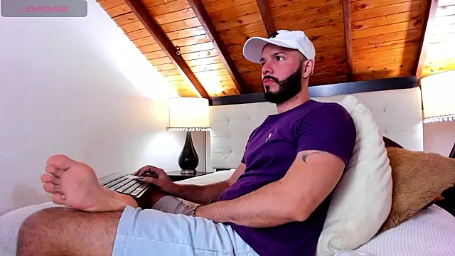 Snapshot of Tom_Bailey chatting on 11/18/25, 02:42 Tom Bailey online show from 11/18/25, 02:42