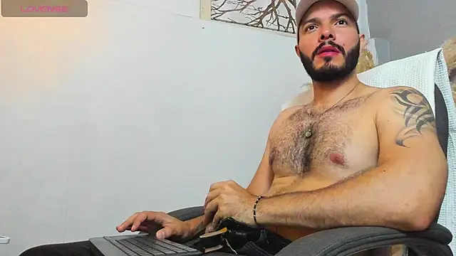 Snapshot of Tom_Bailey chatting on 09/13/25, 03:39 Tom Bailey online show from 09/13/25, 03:39