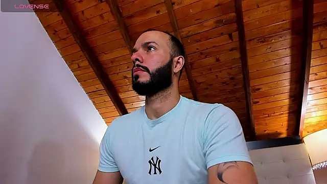 Snapshot of Tom_Bailey chatting on 11/04/25, 01:15 Tom Bailey online show from 11/04/25, 01:15