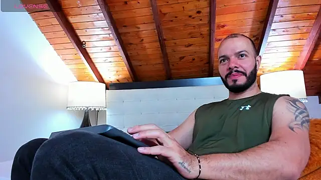 Snapshot of Tom_Bailey chatting on 09/12/25, 12:16 Tom Bailey online show from 09/12/25, 12:16