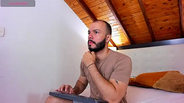 Snapshot of Tom_Bailey chatting on 09/26/25, 12:45 Tom Bailey online show from 09/26/25, 12:45