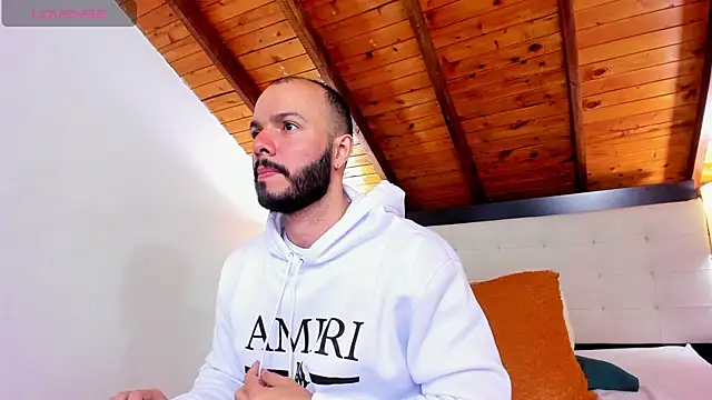 Snapshot of Tom_Bailey chatting on 10/10/25, 01:01 Tom Bailey online show from 10/10/25, 01:01