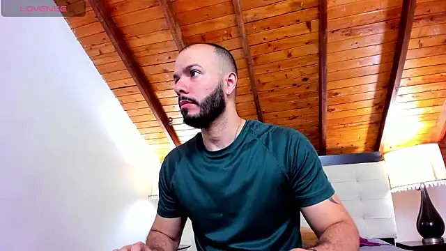 Snapshot of Tom_Bailey chatting on 11/08/25, 01:03 Tom Bailey online show from 11/08/25, 01:03