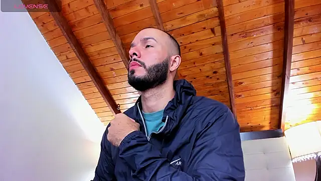 Snapshot of Tom_Bailey chatting on 11/07/25, 01:04 Tom Bailey online show from 11/07/25, 01:04