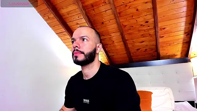 Snapshot of Tom_Bailey chatting on 10/05/25, 12:18 Tom Bailey online show from 10/05/25, 12:18