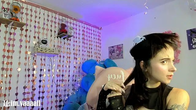 lucyy tay online show from 11/27/25, 10:54