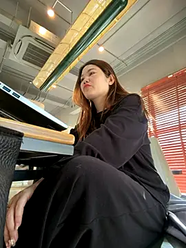 Emily 9xx online show from 11/28/25, 01:17