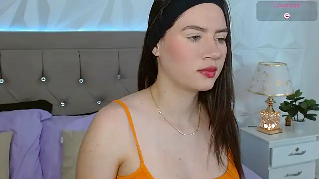 Gwen drew online show from 11/05/25, 01:58