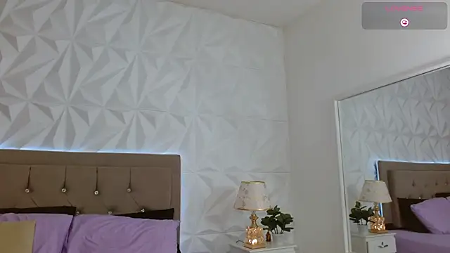 Gwen drew online show from 11/21/25, 01:10