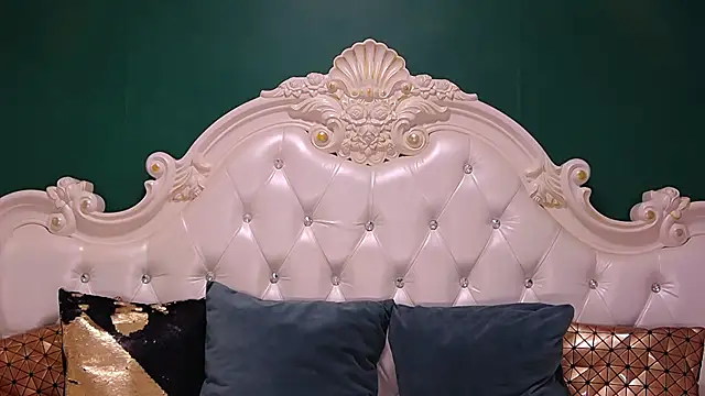 Snapshot of ArielBurn chatting on 10/18/25, 08:44 ArielBurn online show from 10/18/25, 08:44