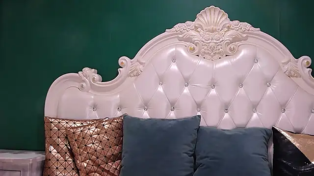 Snapshot of ArielBurn chatting on 10/27/25, 09:16 ArielBurn online show from 10/27/25, 09:16