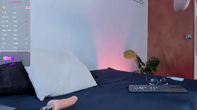 Snapshot of AllisonRoberts_ chatting on 11/14/25, 12:09 AllisonRoberts online show from 11/14/25, 12:09