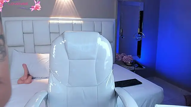 JessyEvans online show from 10/22/25, 07:46