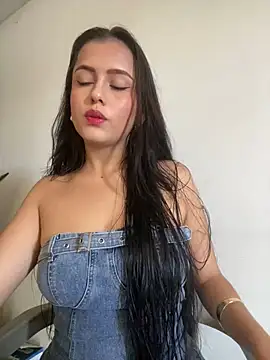 Snapshot of AbbyMillerrr chatting on 05/07/26, 04:21 AbbyMillerrr online show from 05/07/26, 04:21