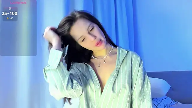 lookkeyhole online show from 10/26/25, 07:14