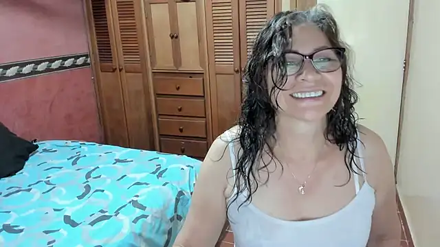 Snapshot of Carlaa-69 chatting on 02/04/25, 09:31 Carlaa-69 online show from 02/04/25, 09:31