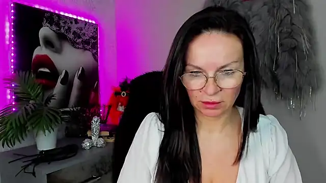 HelenLuxx online show from 04/07/26, 01:35