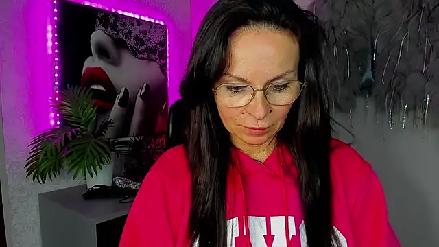 HelenLuxx online show from 04/22/26, 05:31