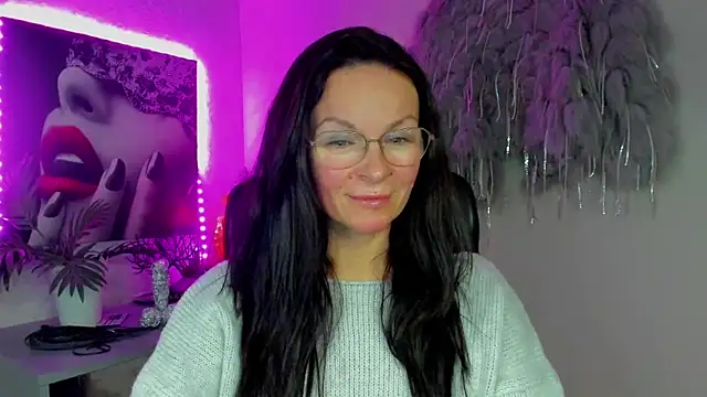 Snapshot of HelenLuxx chatting on 01/19/26, 02:54 HelenLuxx online show from 01/19/26, 02:54