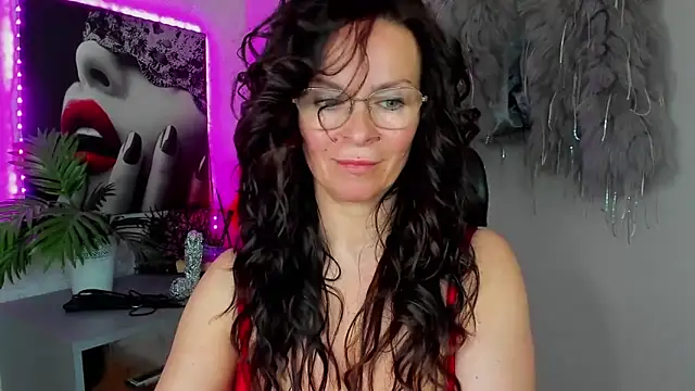 HelenLuxx online show from 04/17/26, 01:36