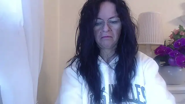 HelenLuxx online show from 10/21/25, 06:13