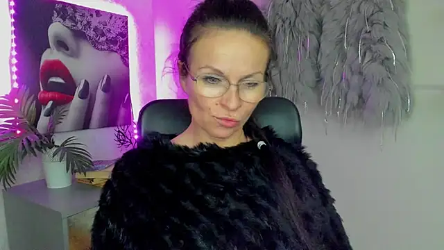 HelenLuxx online show from 10/09/25, 05:46