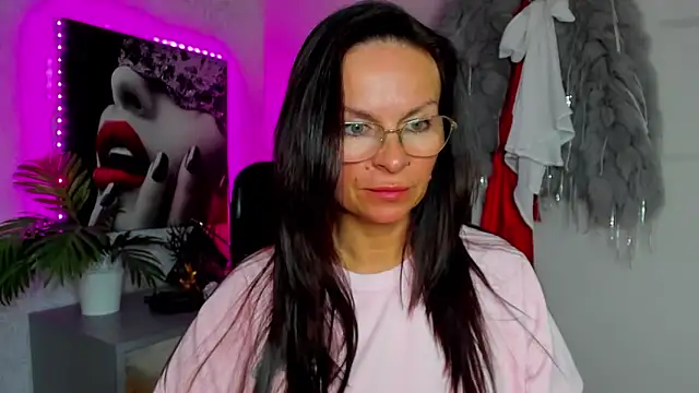 HelenLuxx online show from 05/20/26, 03:20