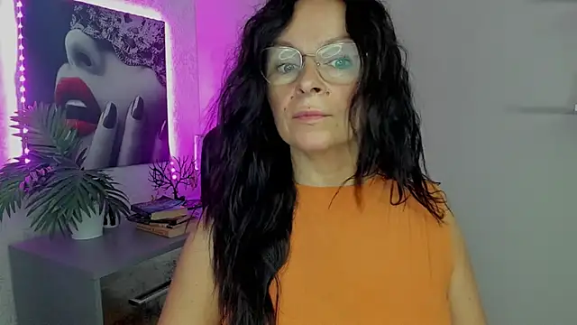 HelenLuxx online show from 09/25/25, 05:35