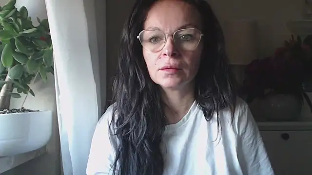 HelenLuxx online show from 10/20/25, 06:15