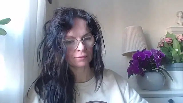 HelenLuxx online show from 10/30/25, 07:39