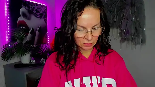 HelenLuxx online show from 03/07/26, 07:15